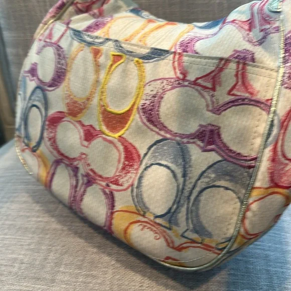 Coach multicolored pastel hobo shoulder bag/ crossbody. Style : 19020 - Picture 6 of 17